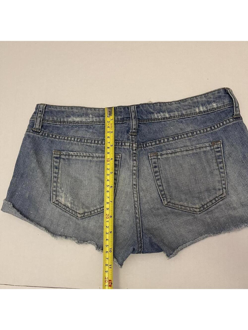 Light wash low rise mini denim shorts - Picture 7 of 8